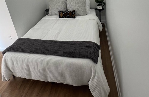 Jonesboro Apartment | Convenient loft with gated parking & 24/7 gym