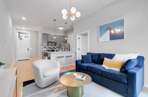 Church Hill Apartment | Convenient & Luxe Designer Apt w/King Sized Bed