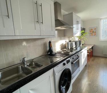 Andover Apartment | Convenient quiet flat with parking