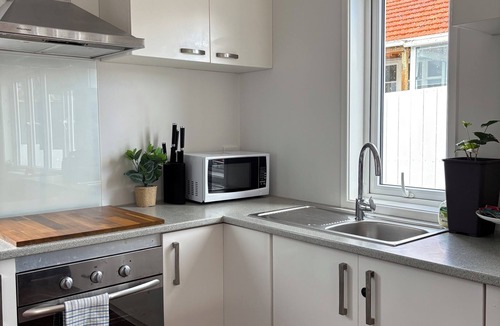 Greenlane - Ellerslie House | Convenient Retreat in Onehunga