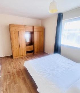 Reading House | Convenient Retreat Rooms