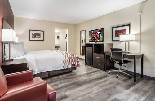 Dandridge Hotel | Convenient Room Near Dandridge Dining & Attractions – Easy Highway Access