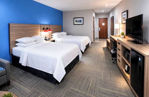 Port Aransas Hotel | Convenient Room w/Free Parking | Lydia Ann Lighthouse - 2 miles away