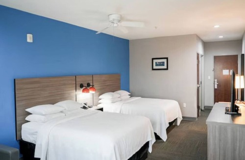 Port Aransas Hotel | Convenient Room w/Free Parking | Lydia Ann Lighthouse - 2 miles away