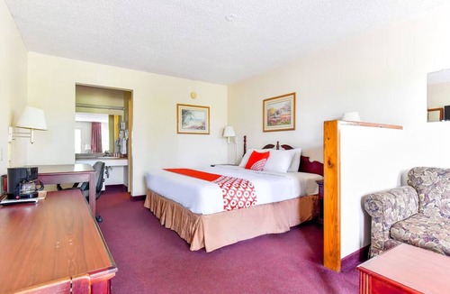 Tyler Hotel | Convenient Room with Work Desk Ideal for Business Travelers