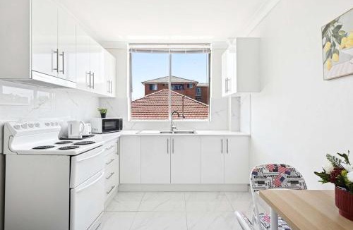 Cabramatta Apartment | Convenient Single Stay in Vibrant Cabramatta - Shared Bathroom