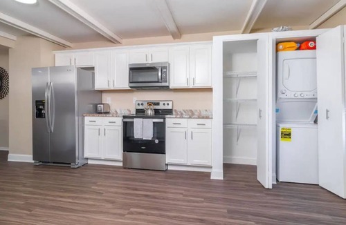 New Castle House | Convenient, spacious 3BR 2.5BA WITH PARKING