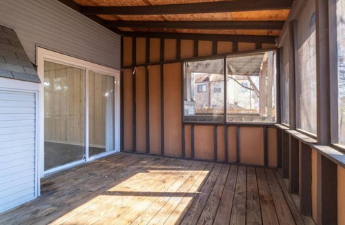 New Castle House | Convenient, spacious 3BR 2.5BA WITH PARKING