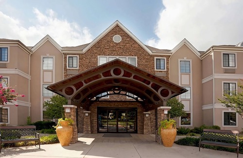 Vance Jackson Apartment | Convenient Stay! 2 Pet-friendly Units w/Full Kitchens, Free Breakfast!