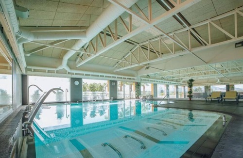Chiva House | Convenient Stay! 3 Cabins with Kitchens & Terraces! Indoor & Outdoor Pools, Spa!