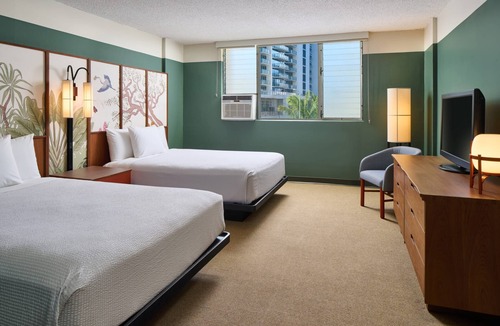 Ala Moana Hotel | Convenient Stay in Hawaii! 2 Comfortable Units Onsite Pool