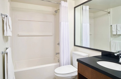 Ala Moana Hotel | Convenient Stay in Hawaii! 2 Comfortable Units Onsite Pool