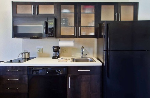 Horsham House | Convenient Stay in Horsham! 2 Comfortable Units, Pets Allowed, Parking