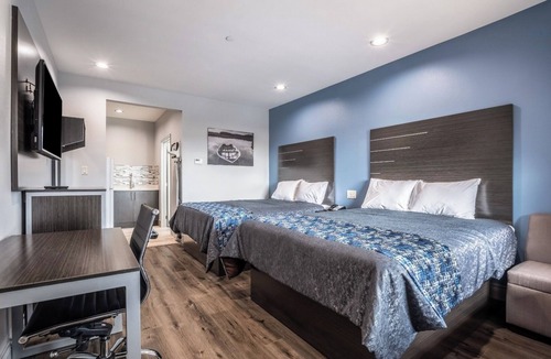 Katy Hotel | Convenient Stay Located Right off I-10 | Family Stay | Free Breakfast & Parking