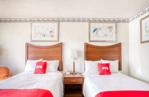 Templeton Hotel | Convenient Stay w/Microwave & Fridge – Great Pit Stop Near the Highway
