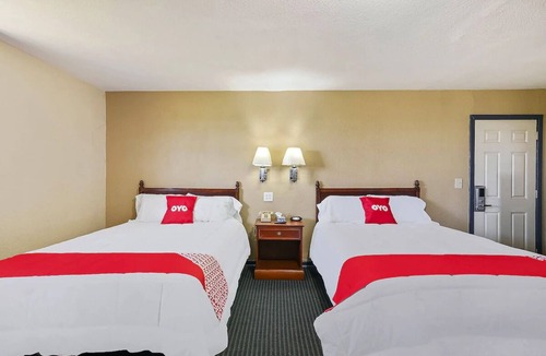 Luling Hotel | Convenient Stop Near BBQ Trail & Dining | 2 Units with Easy Access from I-10
