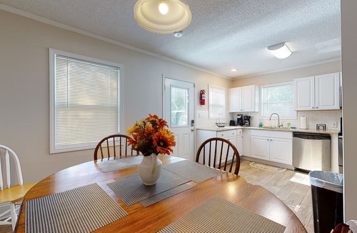 Cartersville House | Convenient to everything!