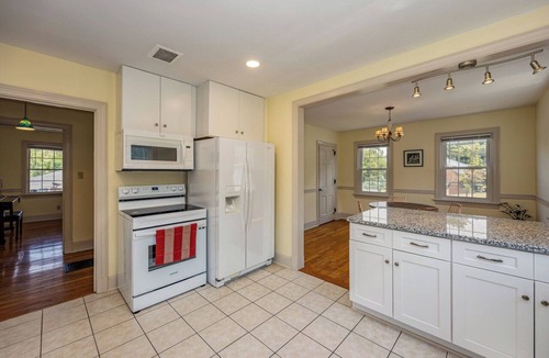 Harrisonburg Cottage | Convenient to JMU, Burg Dining and Downtown Bars, Right off Interstate 81