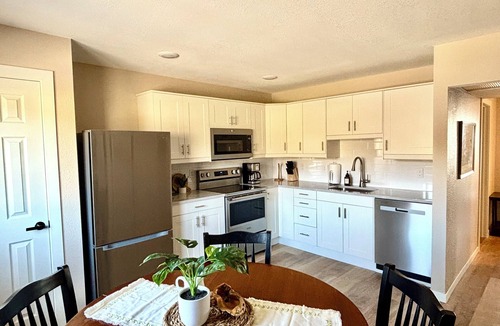 Endion Apartment | Convenient to the North Shore walk to Lake Superior, centrally located 2 bedroom