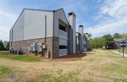 Sherwood Park Apartment | "Convenient UAH Student Haven/5 Mins from Campus" Gate 9 3 minutes