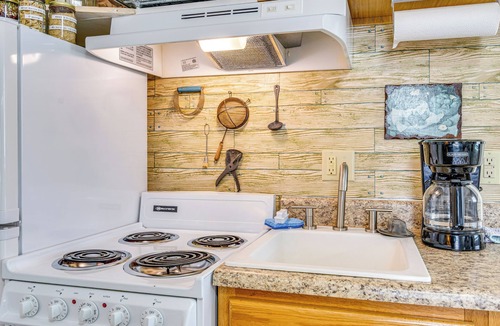 Delphi Apartment | Convenient & Walkable Main Street Studio in Delphi