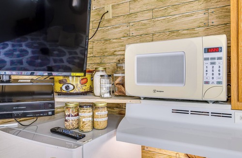 Delphi Apartment | Convenient & Walkable Main Street Studio in Delphi