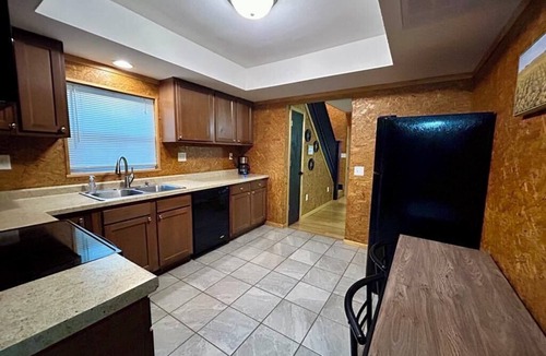 Cape Girardeau House | Conveniently Located Modern Home - Downtown-River-Casino-SEMO-Hospital