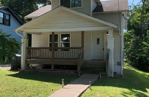 Cape Girardeau House | Conveniently Located Modern Home - Downtown-River-Casino-SEMO-Hospital