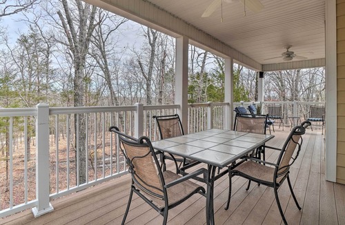 Branson Villa | Conveniently Located Branson Getaway w/ Pool!