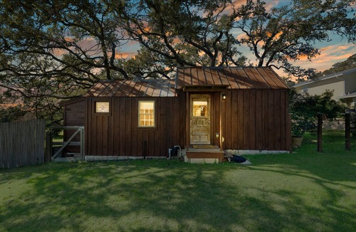 West Oak Hill House | Conveniently Located-Charming Tiny Cabin-Oak Hill!