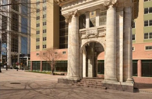 Peachtree Center Condo | Conveniently Located Downtown Apartment