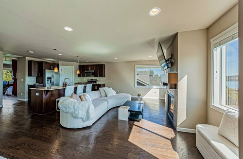 Bryn Mawr-Skyway House | Conveniently located home w/fast wifi, large deck & great views