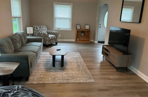 Webster House | Conveniently Located - Right off 104 Expressway