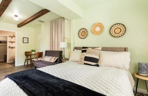 Olmos Park Terrace House | Conveniently Located San Antonio Getaway