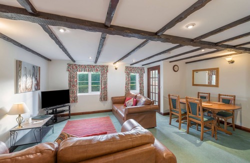 Saltash Cottage | Conveniently located to explore all that Cornwall and Devon have to offer