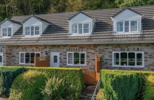 Saltash Cottage | Conveniently located to explore all that Cornwall and Devon have to offer