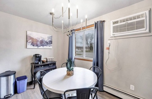 Bellevue Apartment | Conveniently Located Two-Bedroom Suite