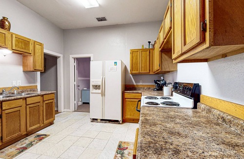 Ingleside House | Conveniently located home with full kitchen - near the ocean