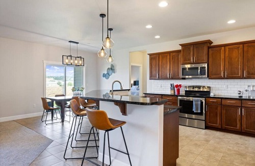 Kennewick House | Conveniently located Clean Rambler.