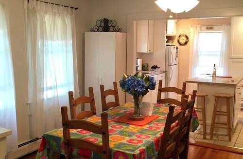 East Chop House | Conveniently located near Town