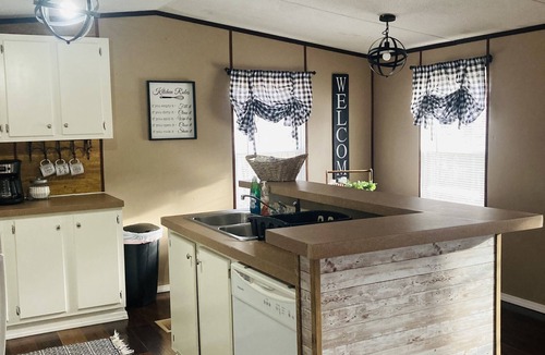 Stanton House | Conveniently Located ~ WiFi ~ Central Heat & Air.