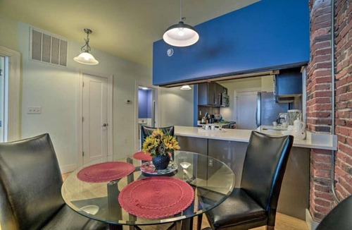 Downtown Baltimore Apartment | Convention Center corporate apartments