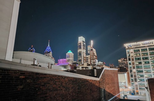 Center City Apartment | Convention Lux/4 King Beds/Pool Table/120" P