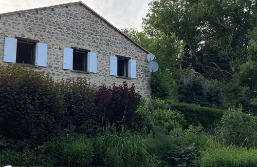 Abjat-sur-Bandiat House | Converted Barn in quiet garden setting