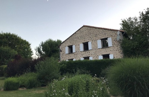 Abjat-sur-Bandiat House | Converted Barn in quiet garden setting