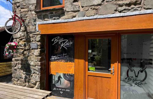 Trawsfynydd House | Converted barn, perfect MTB break, Coed y Brenin