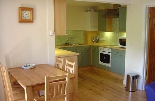 Chillington Cottage | Converted barn. Shared pool, tennis, snooker, games, golf, grounds. South Devon