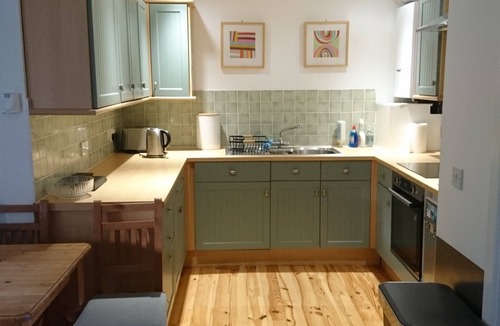 Chillington Cottage | Converted barn. Shared pool, tennis, snooker, games, golf, grounds. South Devon