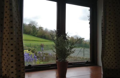 Chillington Cottage | Converted barn. Shared pool, tennis, snooker, games, golf, grounds. South Devon