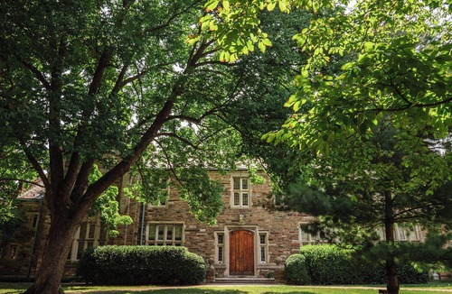 Music Row Apartment | Converted Dorm in Heart of Music Row!